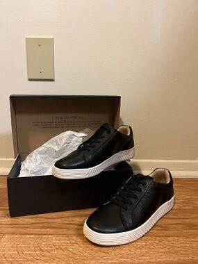 Soul Naturalized Neela Black Low-Top Leather Sneaker